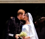 Pangeran Harry dan Meghan Markle Berbagi Ciuman Pertama di Depan Publik