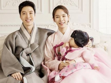 Kompak Foto Pakai Baju Tradisional, Keluarga Lee Dong Gun Bikin Netter Gemas