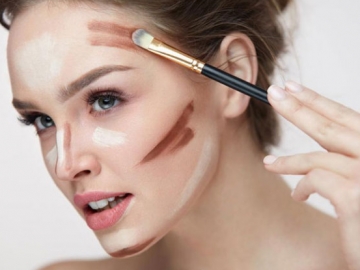 7 Trik Makeup Ini Bisa Bikin Wajah Tirus Bak Model, Yuk Ikutin!
