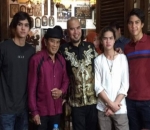 Ahmad Dhani Bersama Ketiga Anaknya dan Rhoma Irama