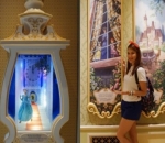 Tamara Bleszynski Berada di Tokyo Disneyland