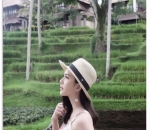 Jessica Mila Cantik dengan Topi