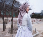 Hijab Motif dengan Hanbok