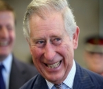 Pangeran Charles Tampak Tertawa Senang