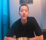 Lee Jung Shin Tampil Fresh dengan Kepala Plontos