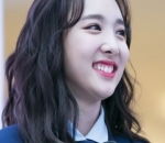 Nayeon Twice dengan Gummy Smile dan Gigi Kelinci yang Imut