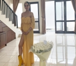 Gaya Cantik Kimmy Pakai Dress Kuning Pamer Hadiah Rumah Mewah dari Suami
