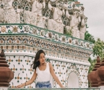 Tampil dengan Baju Sederhana Tapi Tetap Seksi Saat di Wat Arun, Bangkok