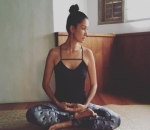 Nadya Hutagalung, Model Senior yang Jalani Pola Hidup Sehat dengan Yoga