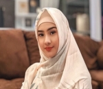 Anya Geraldine Tetap Bikin Halu Kaum Adam Kala Kenakan Hijab