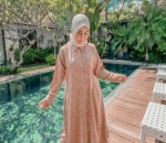 Warna Senada dari Hijab Sampai Bawahan itu Oke Banget!
