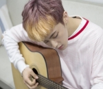 Mark Lee NCT Tak Lagi Bak Anak Kecil Ketika Pegang Gitar