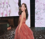 Zara Tampil dengan Gaun Merah Muda Kala Hadiri Graduation di JKT48