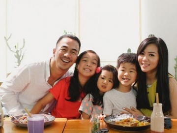 FOTO : Liburan ke Korea Selatan, Joe Taslim Boyong Anak dan Istri ke Namsan Tower
