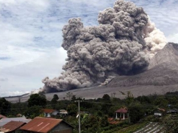 Gunung Sinabung Meletus, Warga Diminta Waspadai Awan Panas dan Hujan Abu Vulkanik