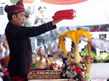 Sempat Bingung Saat Upacara HUT RI, Jokowi Buka Rahasia Bisik-Bisik dengan Paskibra