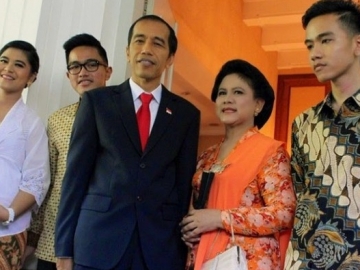 Tak Gengsi, Dua Putra Jokowi Bikin Heboh Jualan di Car Free Day Solo