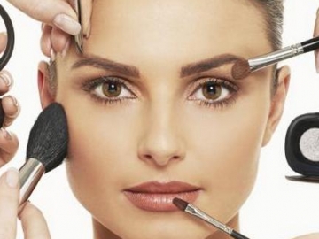 Inilah 5 Hal yang Menyebalkan dari Makeup
