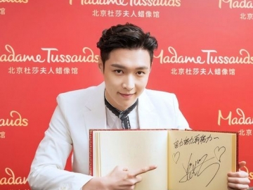Lay EXO Pose Bareng Patung Lilinnya di Madame Tussauds Beijing, Fans Takjub Hingga Merinding 