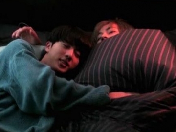 Bikin Gemas, Intip Aksi Jahil Jin & Jimin Saat V Tidur di Teaser 'BTS Comeback Show - DNA'