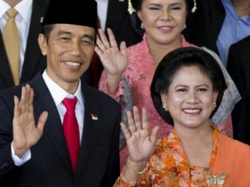 Mengaku Ibu Rumah Tangga, Kisah Ibu Iriana Jokowi Pesan Tas Kulit Pari untuk Kondangan