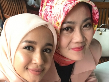 7 Potret Akrabnya Laudya Cynthia Bella Bareng Istri Ridwan Kamil, Sama Cantiknya!