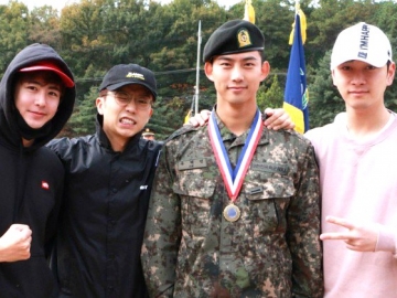 Selalu Kompak, Nichkhun, Chansung & Wooyoung Kunjungi Taecyeon di Markas Militer