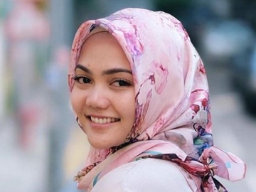Akhirnya Buka Suara, Rina Nose Lepas Hijab Gara-Gara Putus Cinta?