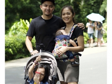 FOTO: Serunya Liburan Ananda Omesh & Dian Ayu Lestari Ajak Anak ke Singapore Zoo