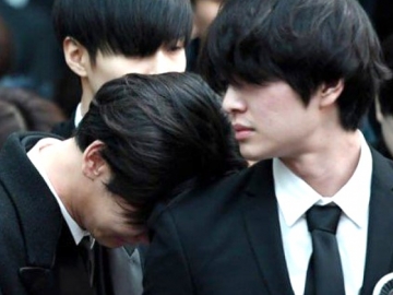 Fans dan Netter Akui Sangat Khawatir Usai Lihat Onew di Prosesi Pemakaman Jonghyun