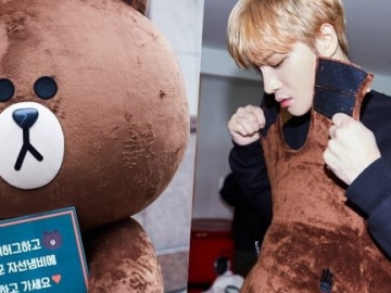 Pakai Kostum Beruang, Jaejoong JYJ Beri Pelukan Gratis Demi Amal