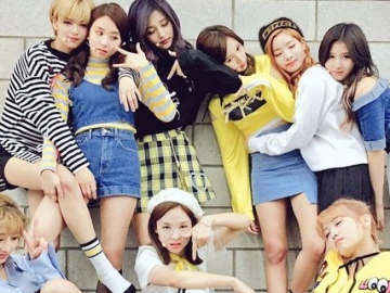 Jelang Tahun 2018, Twice Ajak Fans Lakukan Ini