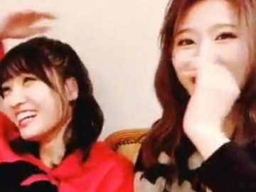 Promosi di Jepang, Sana & Momo Twice Sapa Fans via Siaran Live