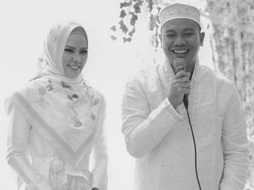 Diduga Settingan, Netizen Temukan Kejanggalan di Pernikahan Angel Lelga-Vicky Prasetyo