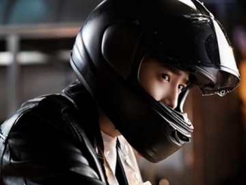 Suho EXO Cemburu Lihat Kedekatan Ha Yeon Soo & Park Sung Hoon di Teaser Terbaru 'Rich Man'