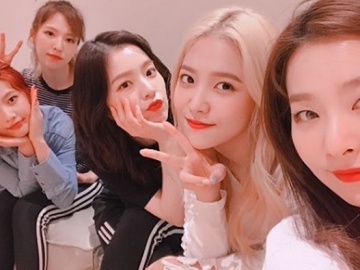 Red Velvet Penuh Pesona Dibalut Setelan Biru Muda di Teaser 'Cookie Jar', Netter: Cantik Banget
