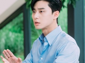 Kocaknya Park Seo Joon Ogah Dipakaikan Dasi Oleh Sekretaris Barunya di Teaser 'Why Secretary Kim'