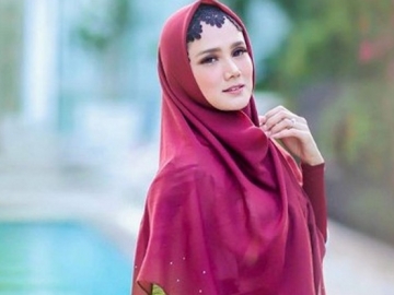 Model Hijabnya Unik, Mulan Jameela Dikira Pakai 'Baskom'