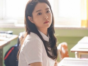 Intip Cantiknya Park Bo Young Sebagai Murid SMA Hingga Perempuan Dewasa di Teaser Baru 'Your Wedding