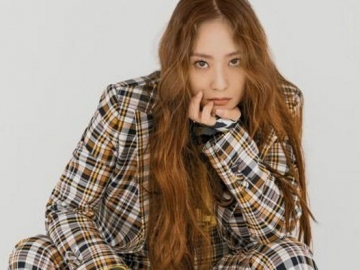 Krystal f(x) Memesona Dibalut Busana Elegan Saat Hadiri Fashion Show, Netter: Cantik Banget
