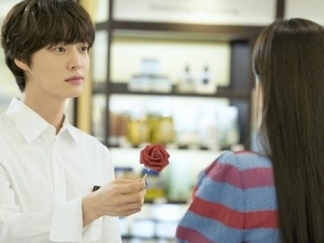 Miliki Sifat Bertolak Belakang, Intip Pertemuan Pertama Ahn Jae Hyun-Lee Da Hee di 'Beauty Inside'
