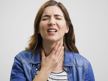 Tak Perlu Ke Dokter, Ini 8 Tips Menyembuhkan Sakit Tenggorokan Secara Alami