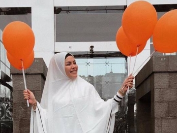 Nikita Mirzani Tulis Ungkapan Bijak, Netter Pro Kontra Hingga Kembali Singgung Soal Lepas Hijab