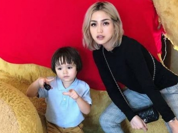 Putra Jessica Iskandar Kembali Sebut Richard Kyle 'Daddy', Netter Pro Kontra