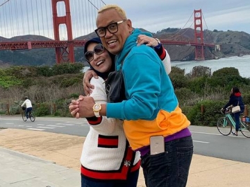 Uya Kuya Balas Komentar Nyinyir Saat Pajang Foto Ciuman Mesra dengan Sang Istri, Netter Pro Kontra