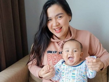 Jadi Caleg Demi Wujudkan Khayalan Masa Kecil, Vicky Shu Bagi Waktu Antara Kampanye dan Anak