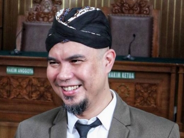 Ahmad Dhani Tolak Pakai Baju Tahanan Saat Jalani Sidang di Surabaya, Netter: Sombong Banget