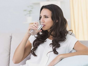 Punya Banyak Khasiat, Ini 8 Manfaat Minum Air Putih saat Perut Masih Kosong di Pagi Hari