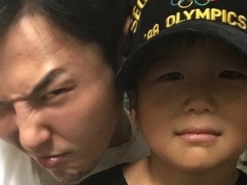 Bos YG Ungkap Foto Anaknya Pose Bersama GD Big Bang, Netter Nyinyir