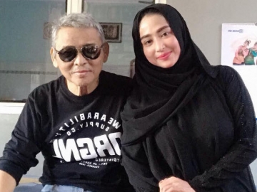 Dewi Persik Nyanyi Lagu 'Flashlight' untuk Sang Ayah yang Tengah Sakit, Reaksi Netter Tak Terduga